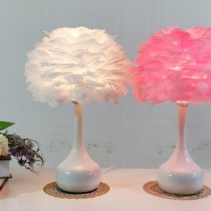 Luxury Feather Table Lamp: Elegant Bedroom Lighting